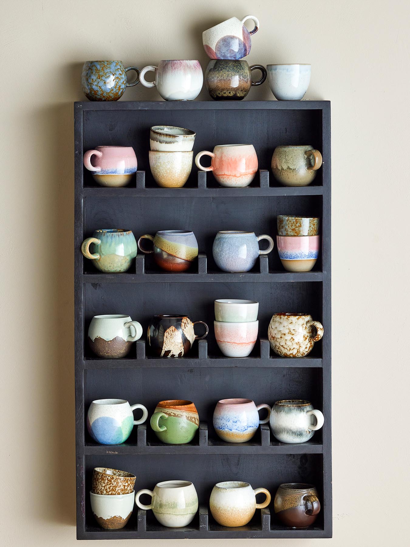 Paula Tasse, Grün, Steingut in Grün präsentiert im Onlineshop von KAQTU Design AG. Tasse ist von Bloomingville