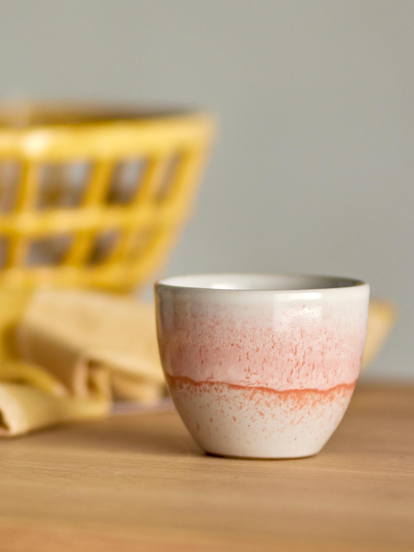 Paula Tasse, Orange, Steingut in Orange präsentiert im Onlineshop von KAQTU Design AG. Tasse ist von Bloomingville