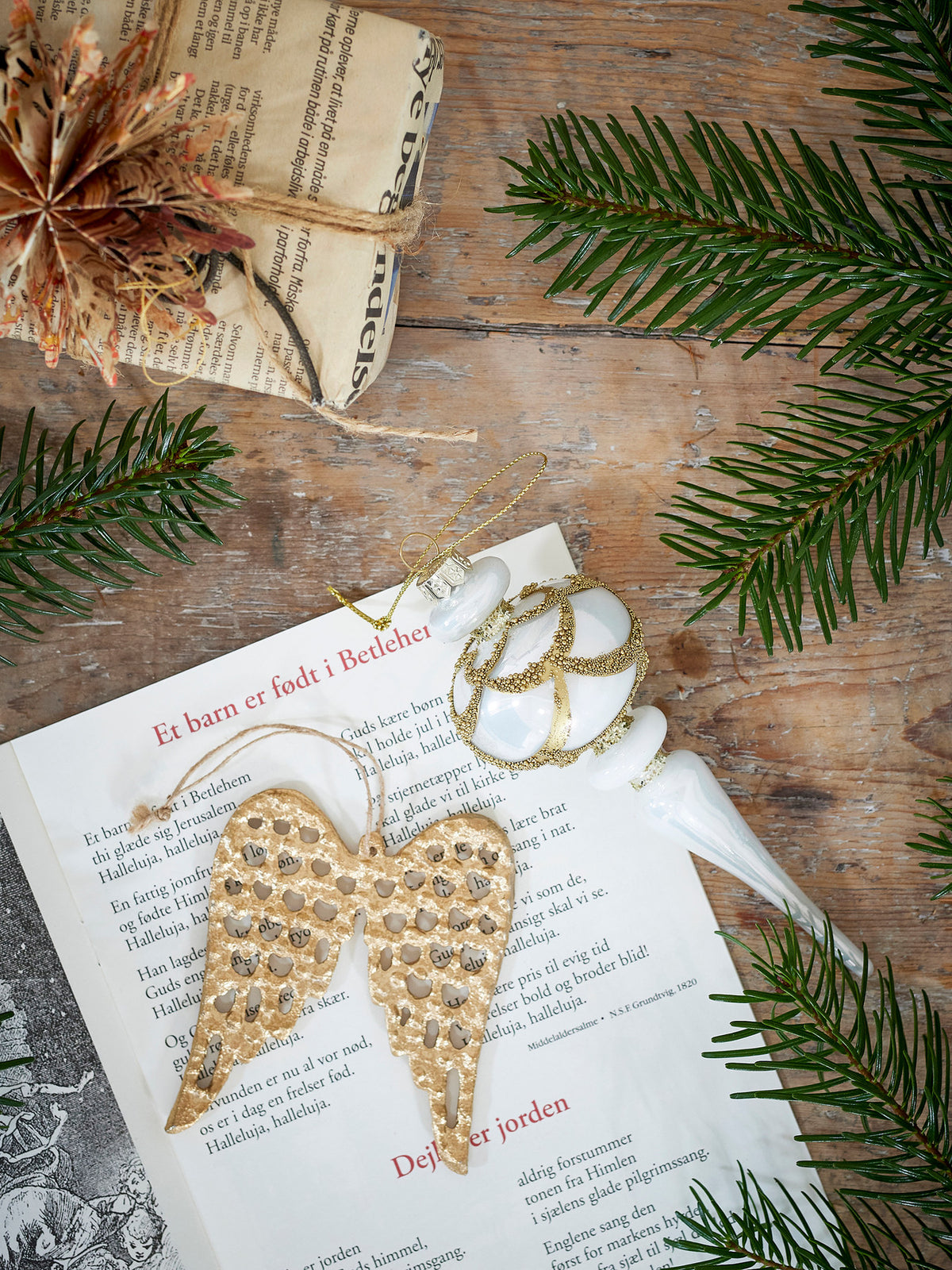 Hisar Ornament, Weiss, Glas in Weiss präsentiert im Onlineshop von KAQTU Design AG. Ornament ist von Bloomingville