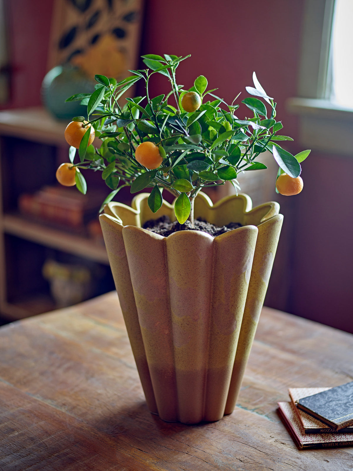Penn Vase, Gelb, Steingut in Gelb präsentiert im Onlineshop von KAQTU Design AG. Vase ist von Creative Collection