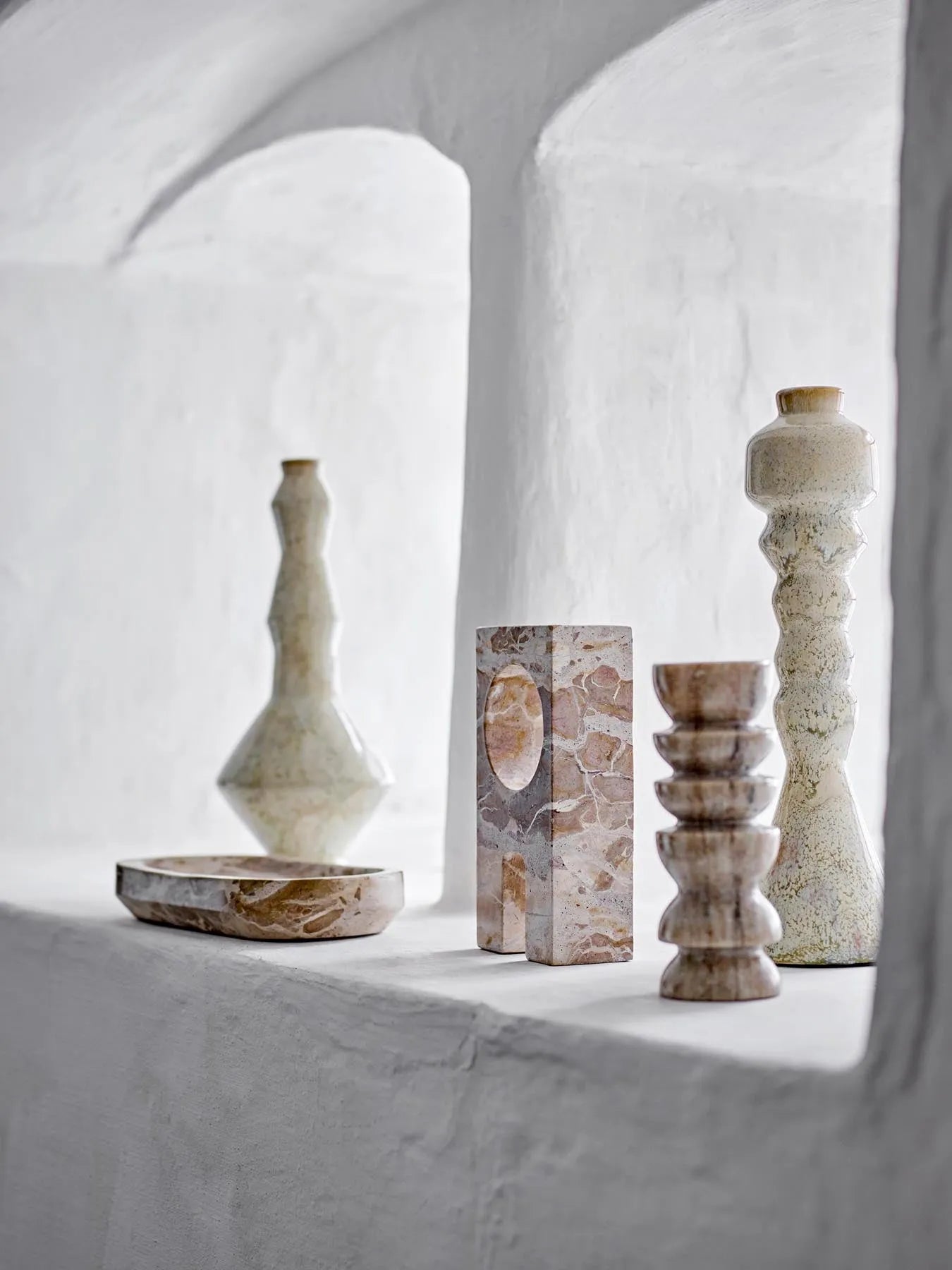Bancroft Kerzenhalter, Weiß, Terrakotta in Weiß präsentiert im Onlineshop von KAQTU Design AG. Kerzenständer ist von Bloomingville