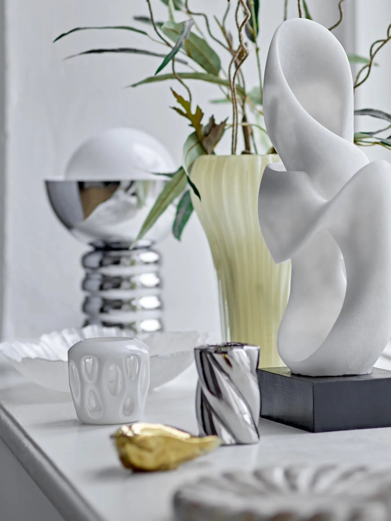 Silvia Kerzenhalter, Silber, Steingut in Silber präsentiert im Onlineshop von KAQTU Design AG. Teelichthalter ist von Bloomingville