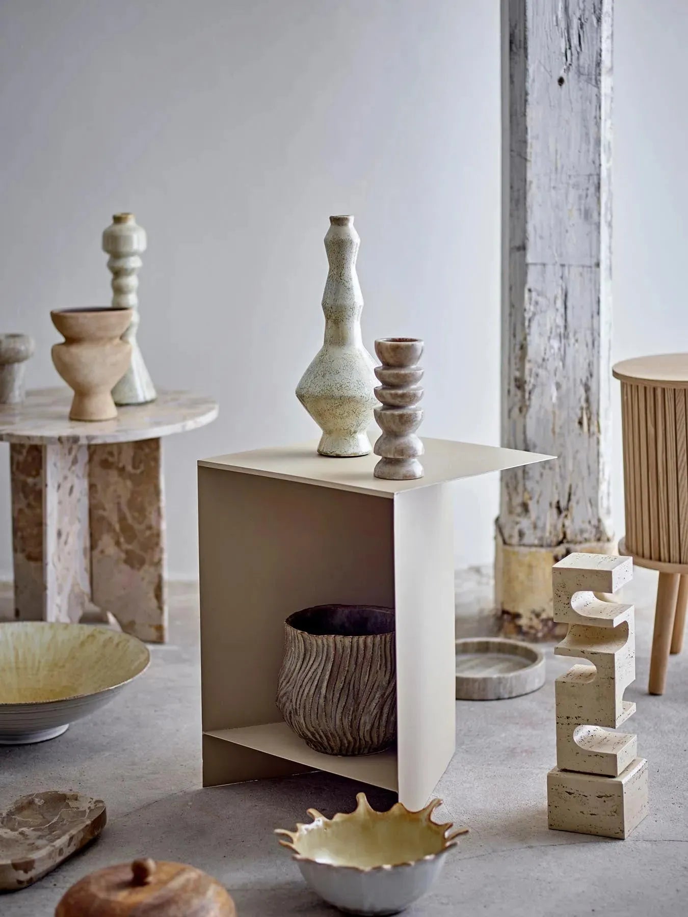 Saskia Schale, Natur, Steingut in Natur präsentiert im Onlineshop von KAQTU Design AG. Schale ist von Bloomingville