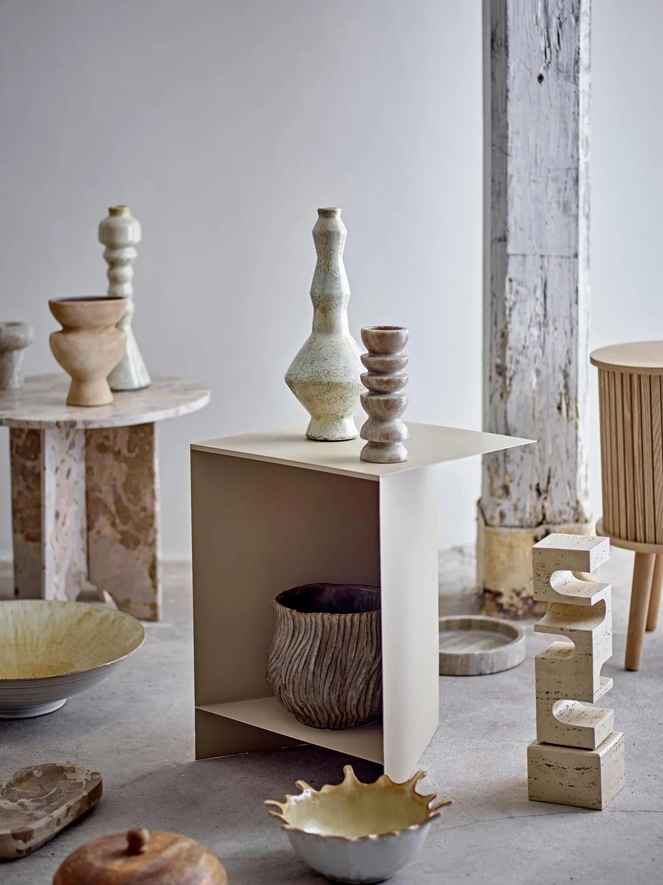 Saskia Schale, Natur, Steingut in Natur präsentiert im Onlineshop von KAQTU Design AG. Schale ist von Bloomingville