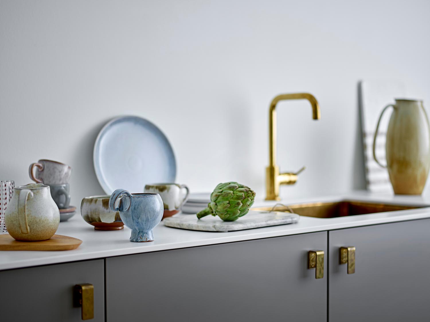 Avonlea Tasse, Blau, Steingut in Blau präsentiert im Onlineshop von KAQTU Design AG. Tasse ist von Bloomingville