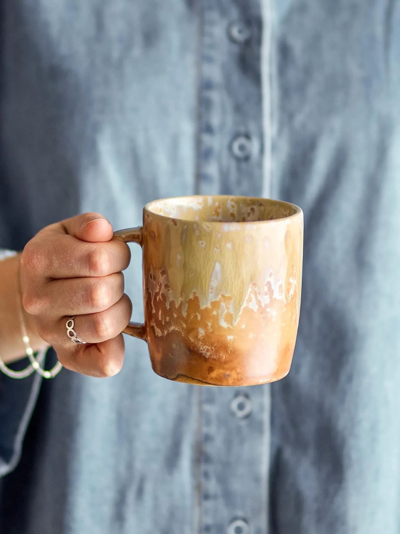 Milani Becher, Natur, Steingut in Natur präsentiert im Onlineshop von KAQTU Design AG. Tasse ist von Bloomingville