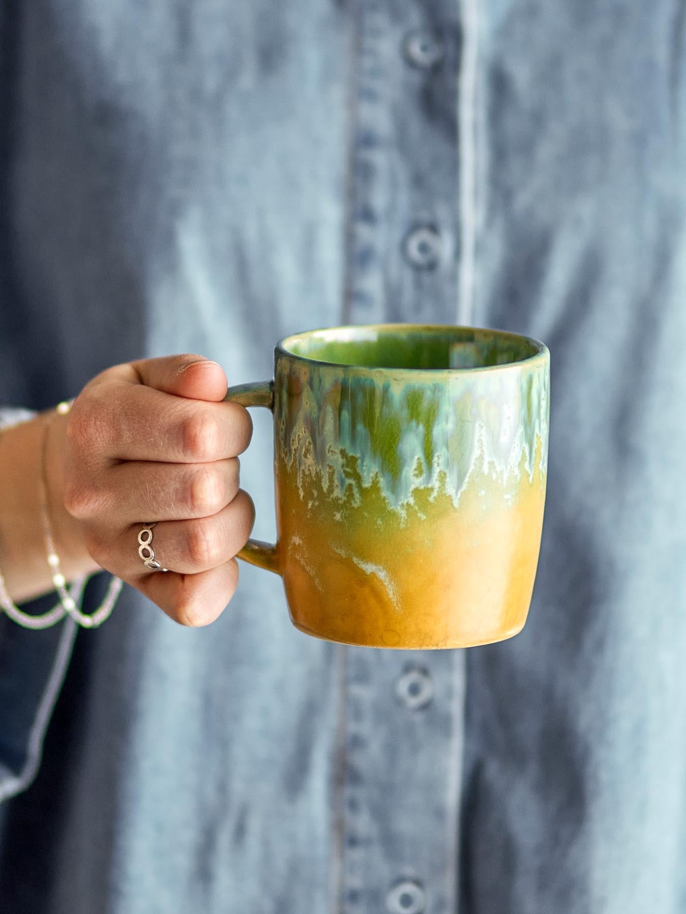 Milani Becher, Grün, Steingut in Grün präsentiert im Onlineshop von KAQTU Design AG. Tasse ist von Bloomingville