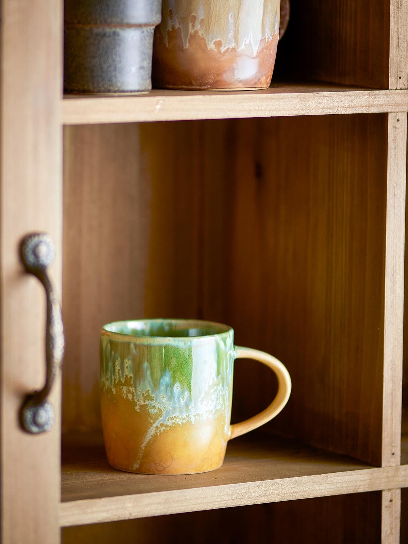 Milani Becher, Grün, Steingut in Grün präsentiert im Onlineshop von KAQTU Design AG. Tasse ist von Bloomingville