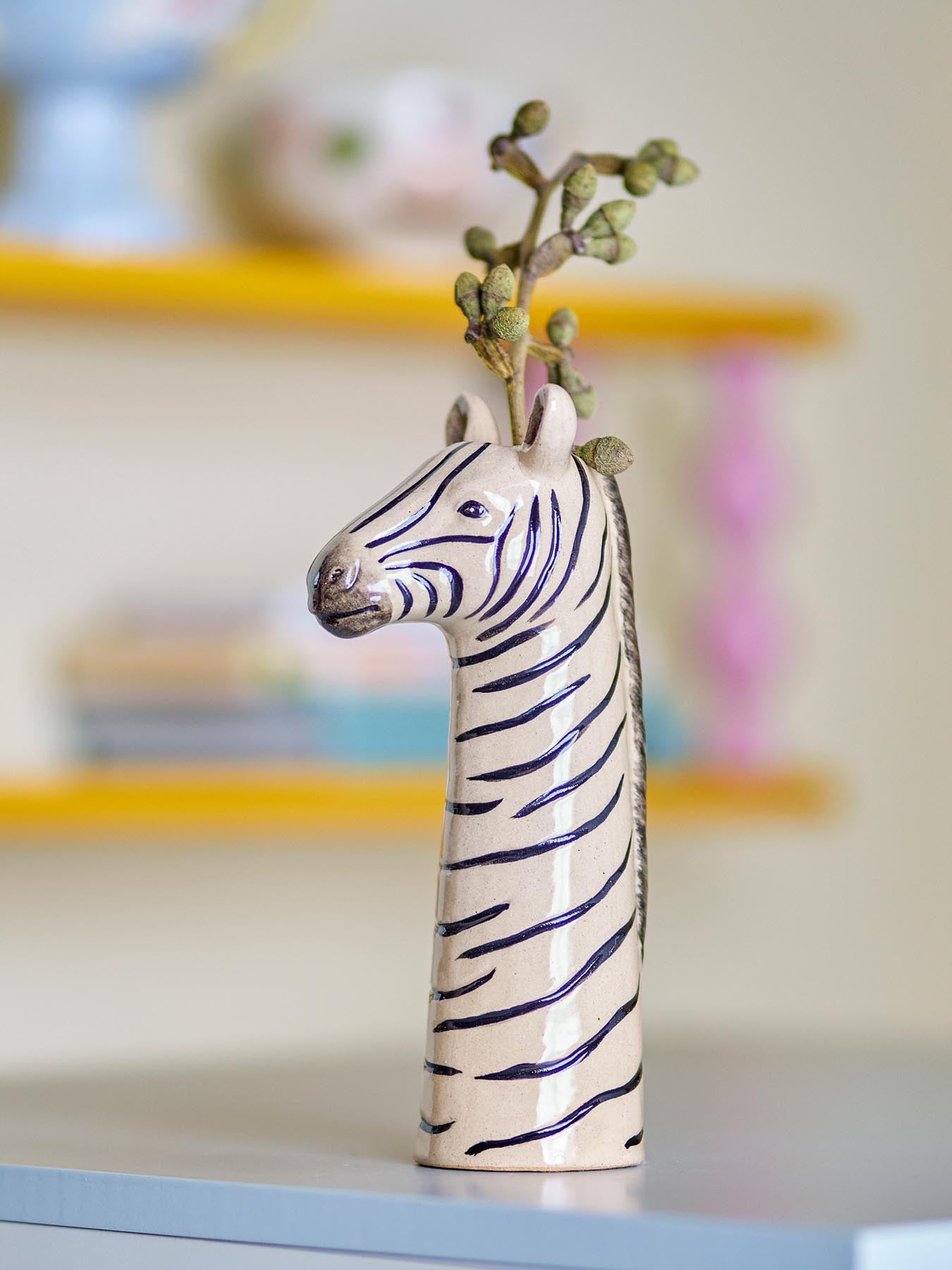Feodor Vase, Weiß, Steingut in Weiß präsentiert im Onlineshop von KAQTU Design AG. Vase ist von Bloomingville Mini