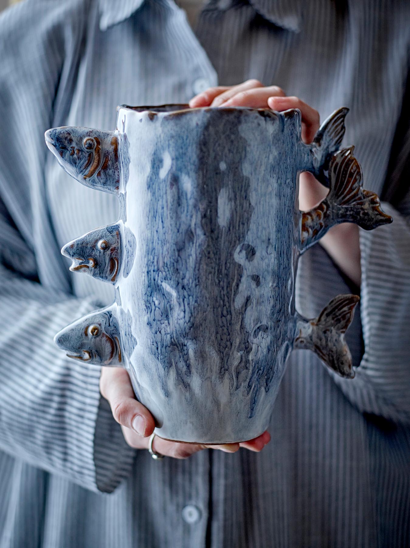 Tace Vase, Blau, Steingut in Blau präsentiert im Onlineshop von KAQTU Design AG. Vase ist von Creative Collection
