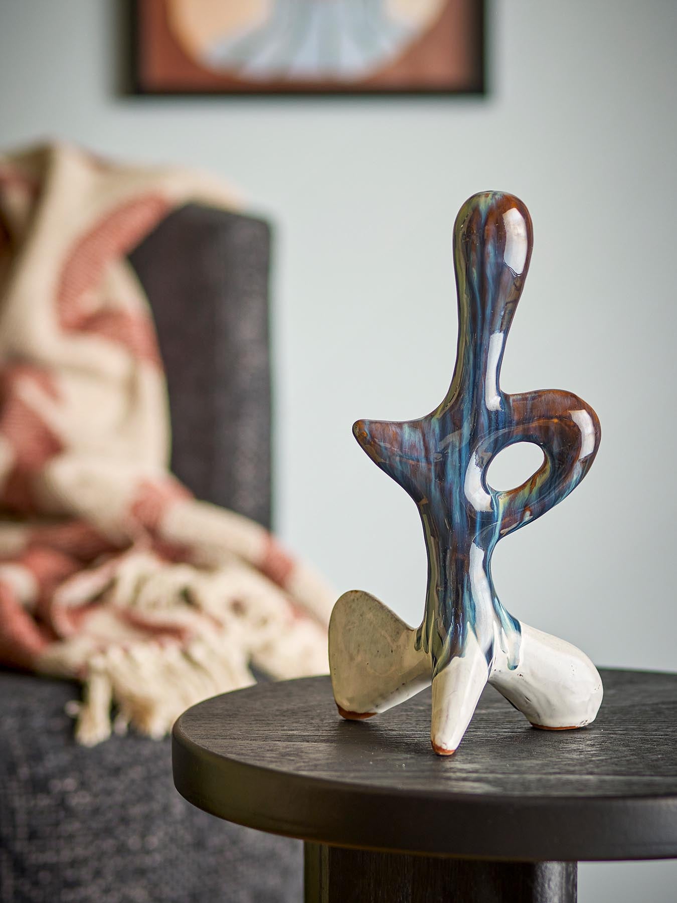Harlan Deko, Blau, Steingut in Blau präsentiert im Onlineshop von KAQTU Design AG. Kunstgegenstände ist von Bloomingville