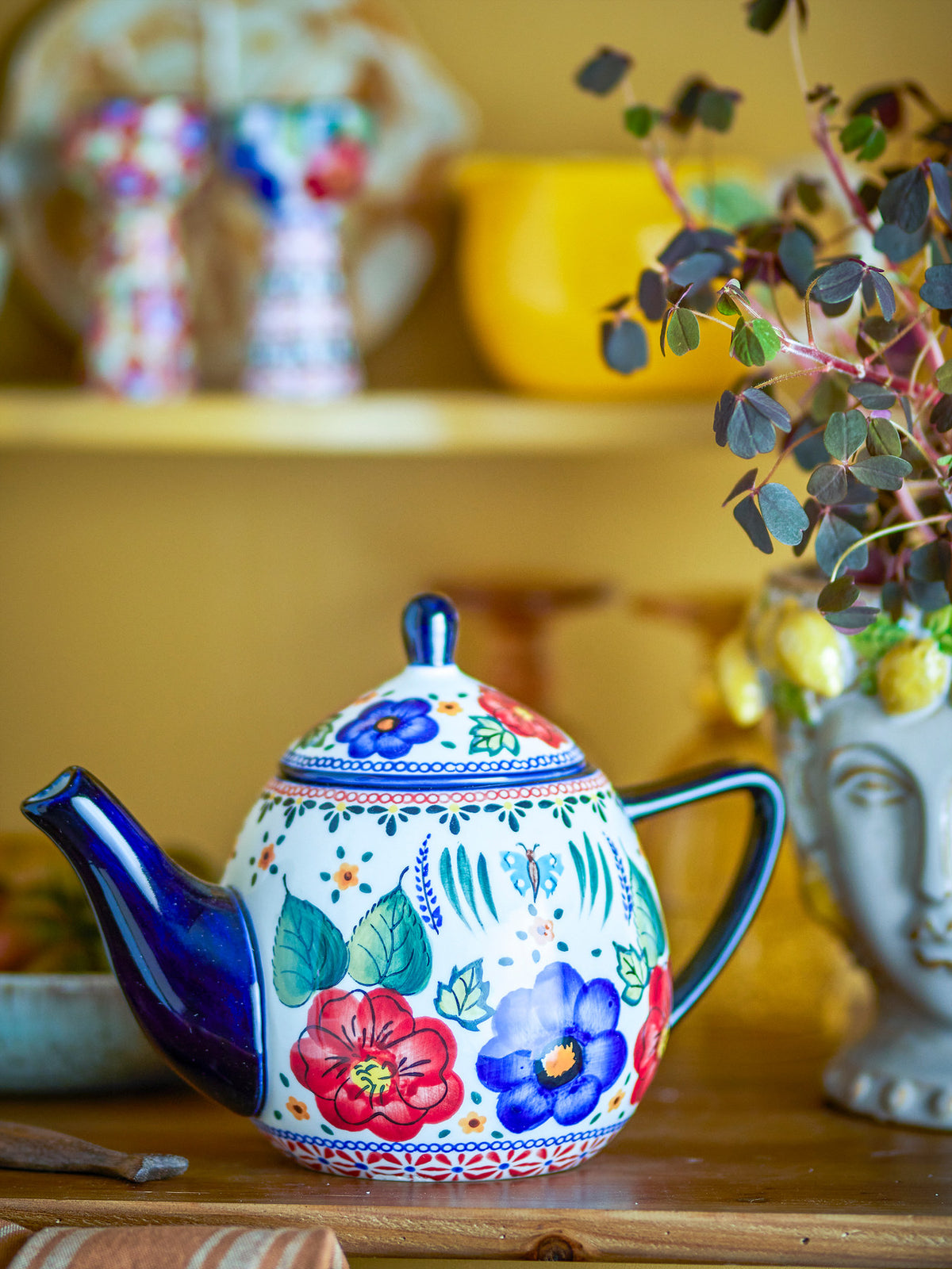 Florist Teekanne, Rot, Steingut in Rot präsentiert im Onlineshop von KAQTU Design AG. Teekrüge ist von Creative Collection