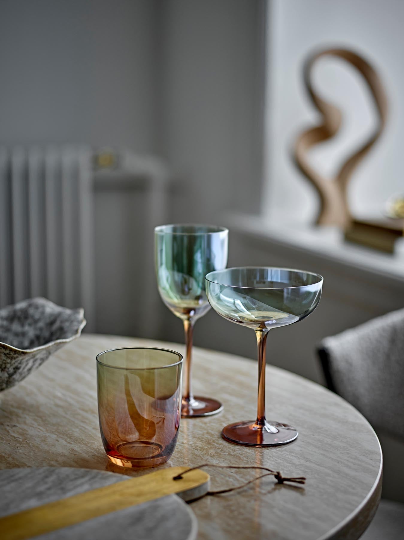 Aston Trinkglas, Bronze, Glas in Bronze präsentiert im Onlineshop von KAQTU Design AG. Glas ist von Bloomingville