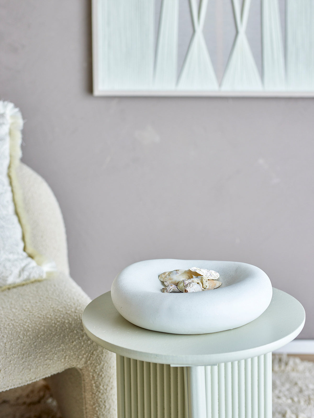 Audra Schale, Weiss, Steingut in Weiss präsentiert im Onlineshop von KAQTU Design AG. Schale ist von Bloomingville