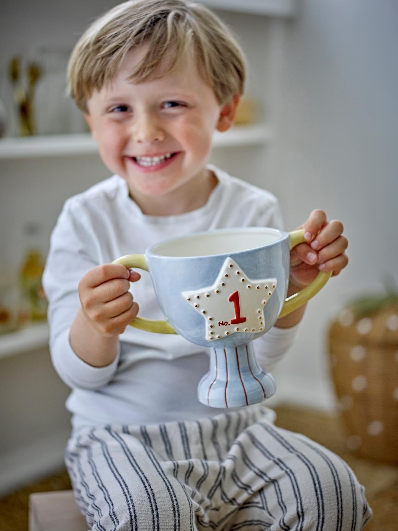 Trophy Blumentopf, Blau, Keramik in Blau präsentiert im Onlineshop von KAQTU Design AG. Blumentopf ist von Bloomingville Mini