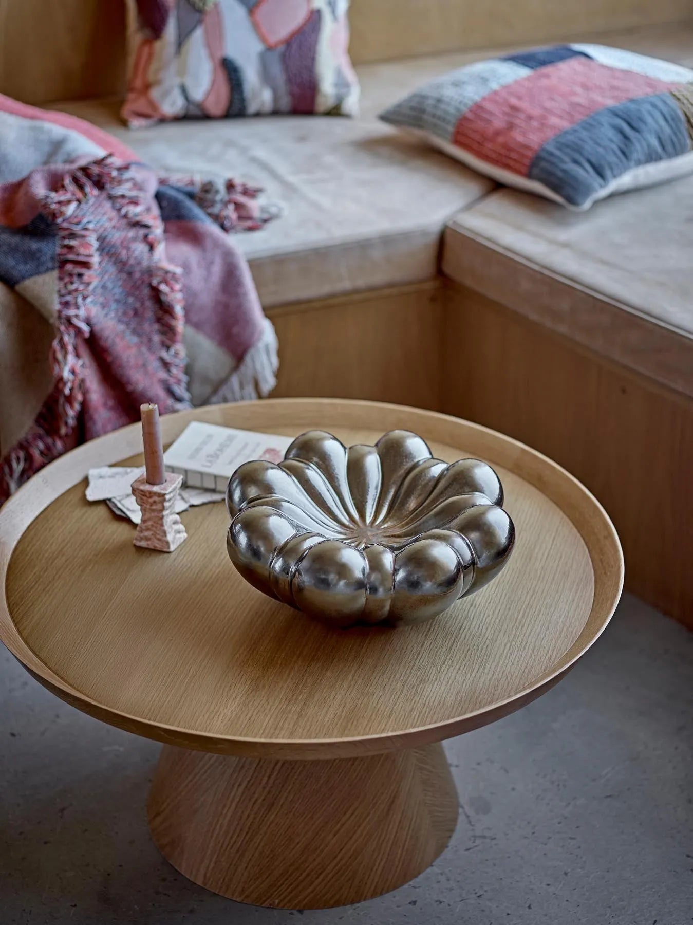 Sheeran Schale, Silber, Steingut in Silber präsentiert im Onlineshop von KAQTU Design AG. Schale ist von Bloomingville