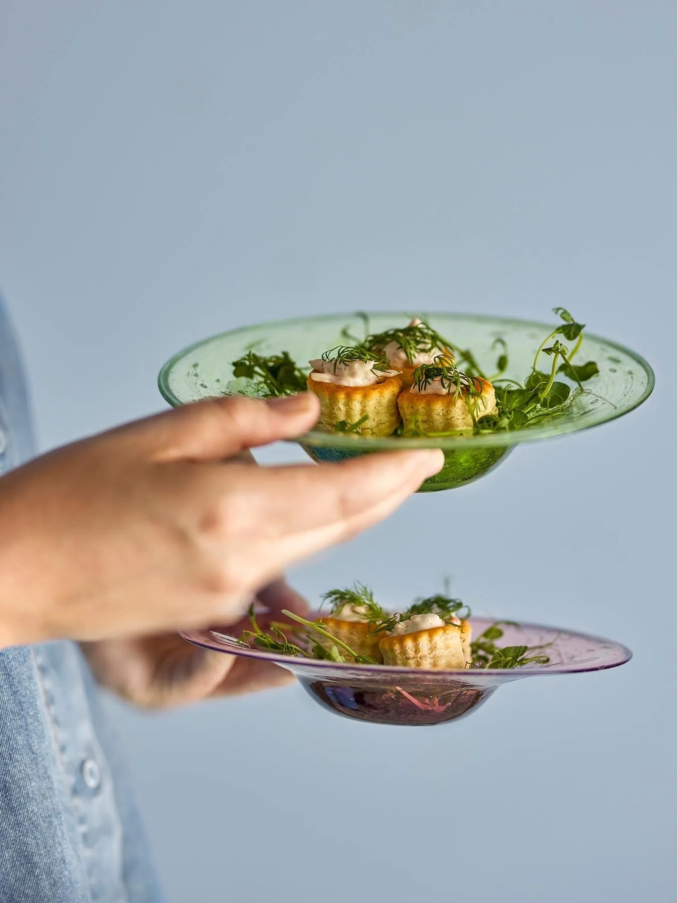 Sunil Teller, Grün, Glas in Grün präsentiert im Onlineshop von KAQTU Design AG. Teller ist von Bloomingville