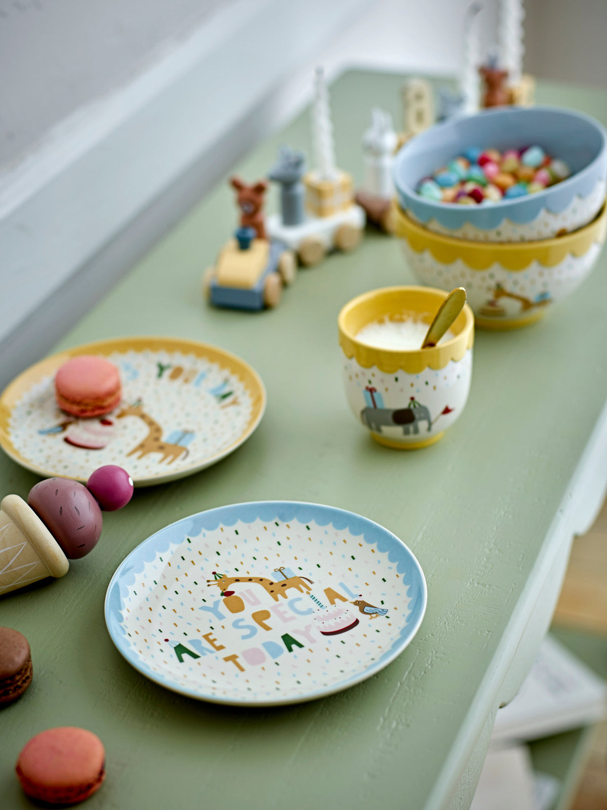 Celebrate Teller, Gelb, Steingut in Gelb präsentiert im Onlineshop von KAQTU Design AG. Teller ist von Bloomingville Mini