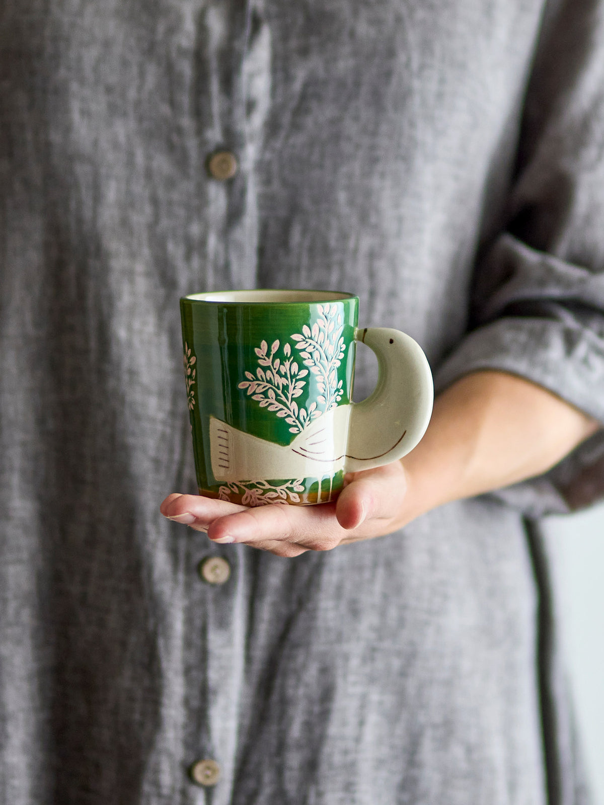 Hezha Tasse, Grün, Steingut in Green präsentiert im Onlineshop von KAQTU Design AG. Tasse ist von Bloomingville
