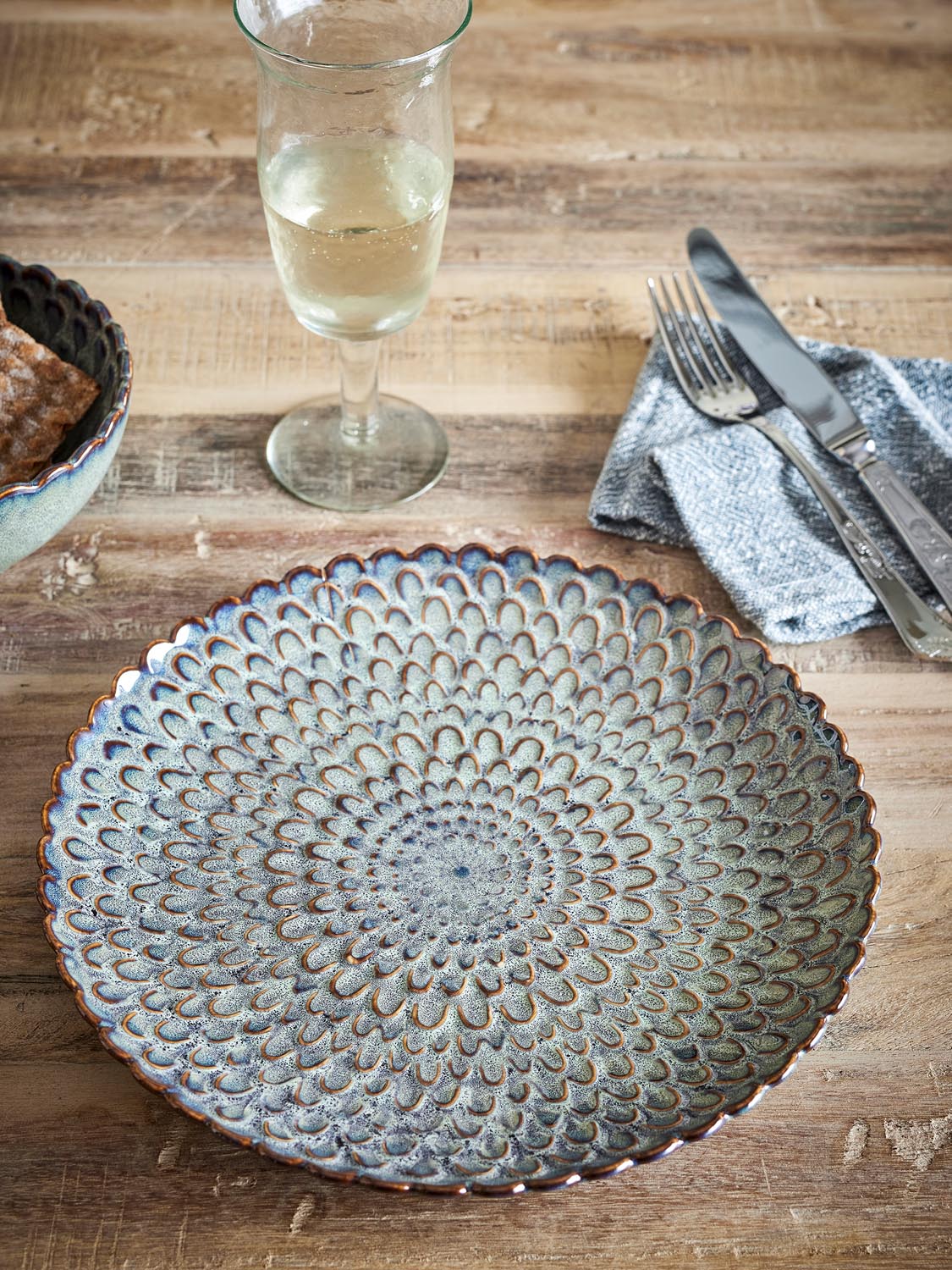 Katrina Teller, Grau, Steingut in Grey präsentiert im Onlineshop von KAQTU Design AG. Teller ist von Creative Collection