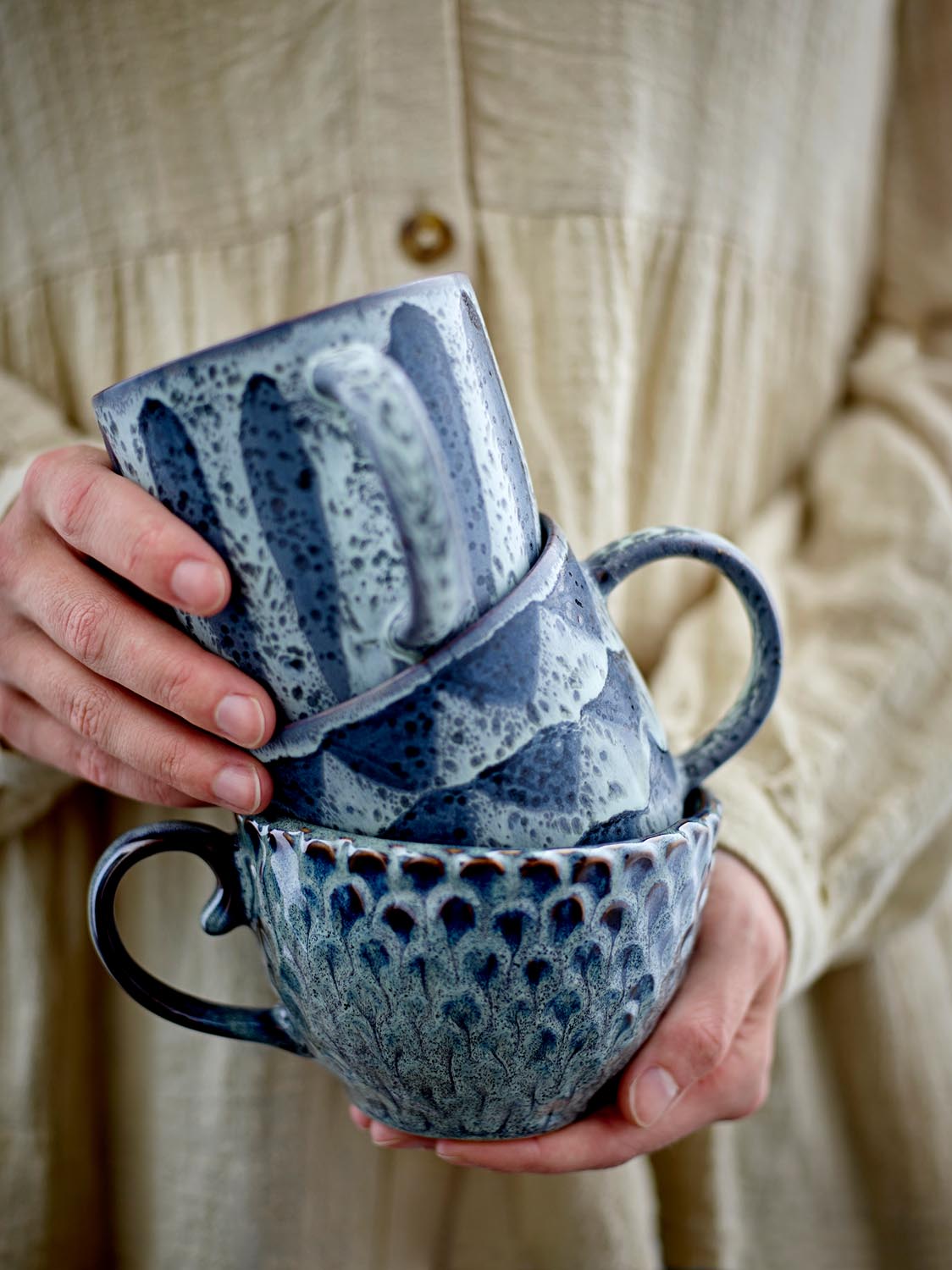 Ramie Becher, Grau, Steingut in Grey präsentiert im Onlineshop von KAQTU Design AG. Tasse ist von Creative Collection