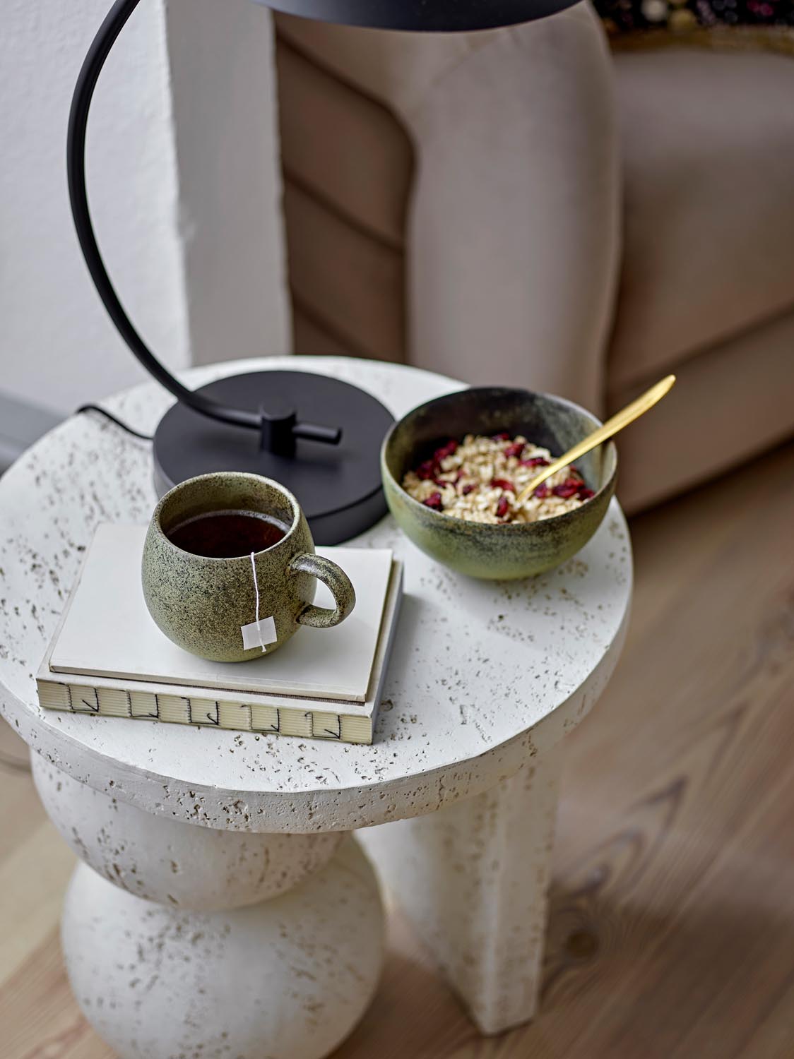 Addison Schale, Grün, Steingut in Green präsentiert im Onlineshop von KAQTU Design AG. Schale ist von Bloomingville