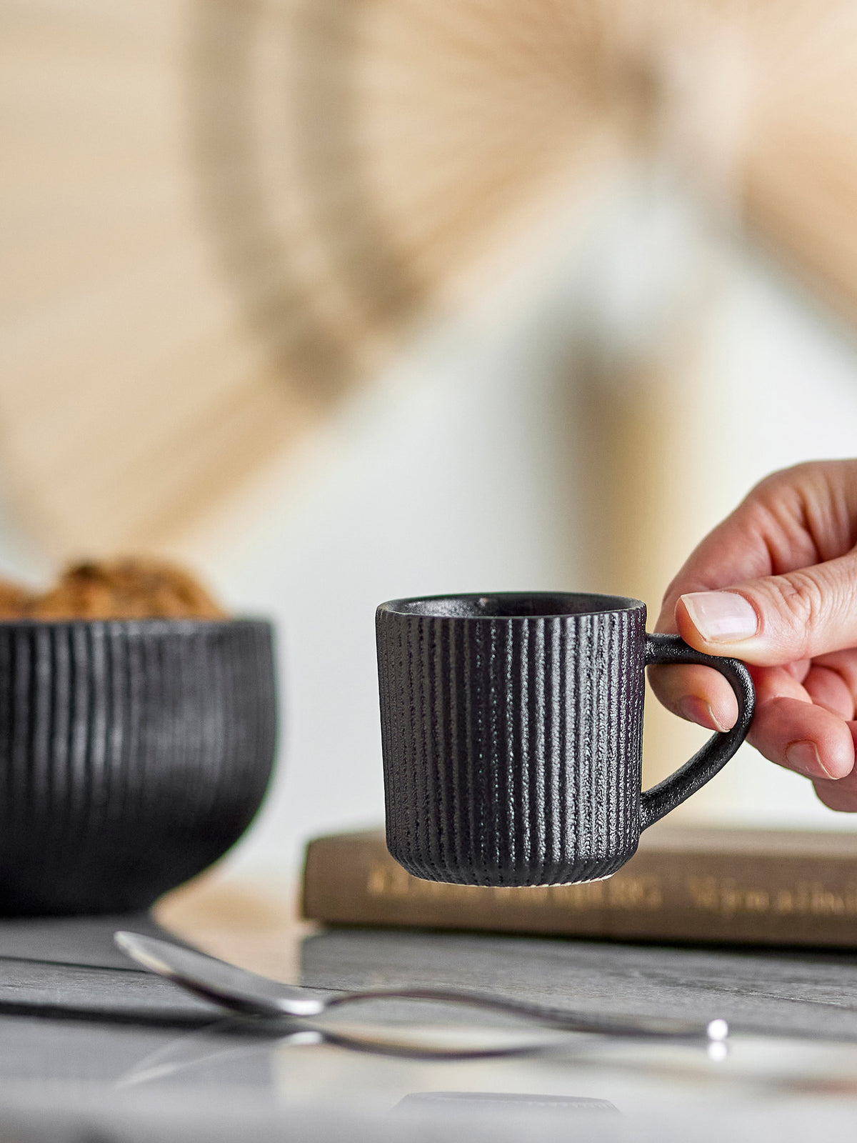 Neri Espressotasse, Schwarz, Steingut in Black präsentiert im Onlineshop von KAQTU Design AG. Tasse ist von Bloomingville