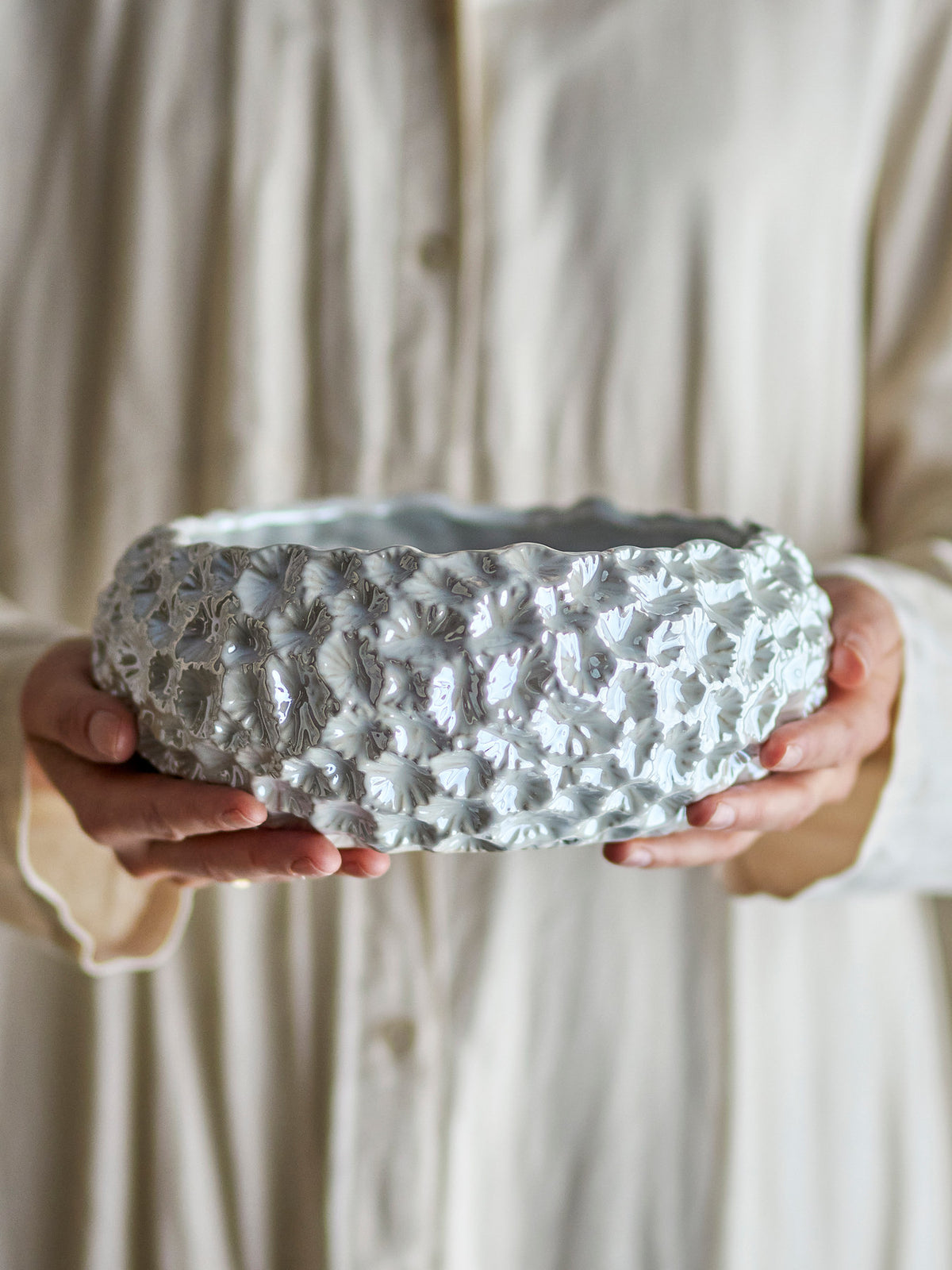 Lowen Schale, Weiss, Steingut in White präsentiert im Onlineshop von KAQTU Design AG. Schale ist von Bloomingville