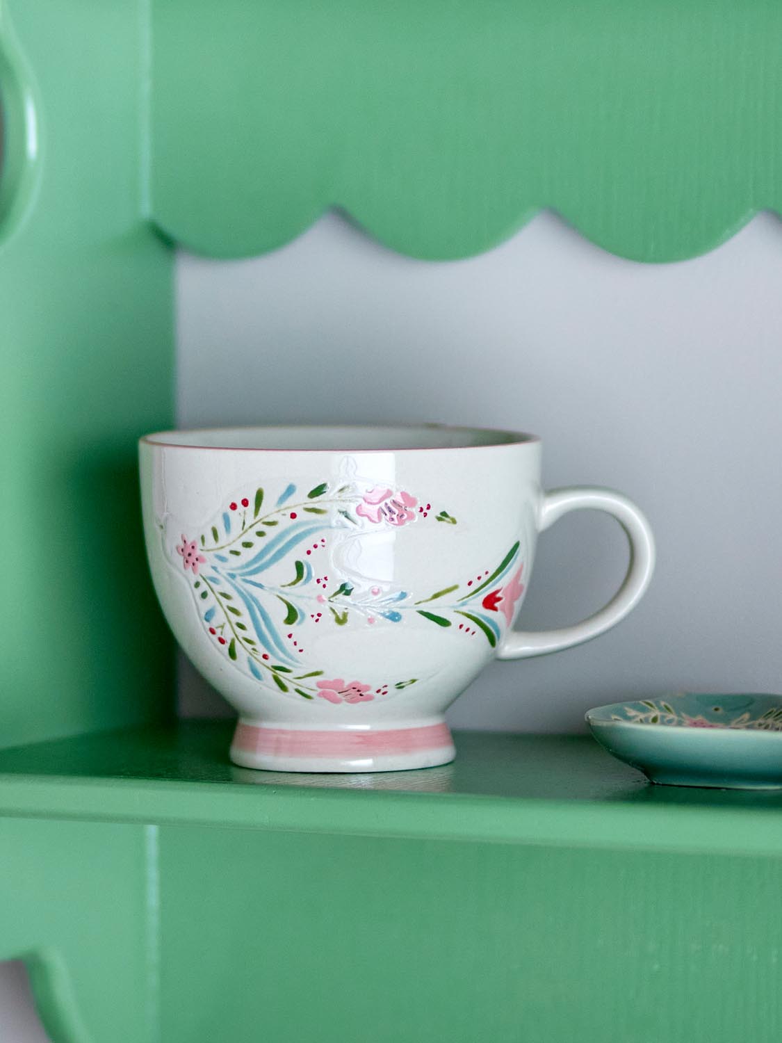 Rosalynde Becher, Weiß, Steingut in White präsentiert im Onlineshop von KAQTU Design AG. Tasse ist von Creative Collection