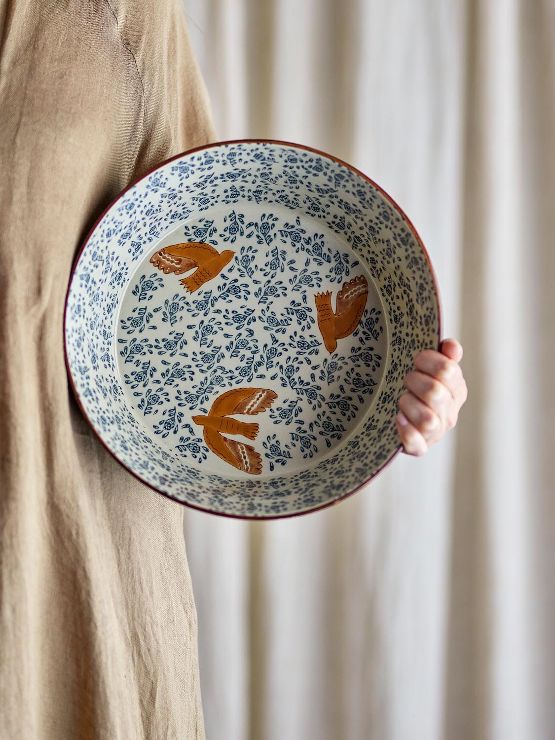 Hezha Schale, Blau, Steingut in Blue präsentiert im Onlineshop von KAQTU Design AG. Schale ist von Bloomingville