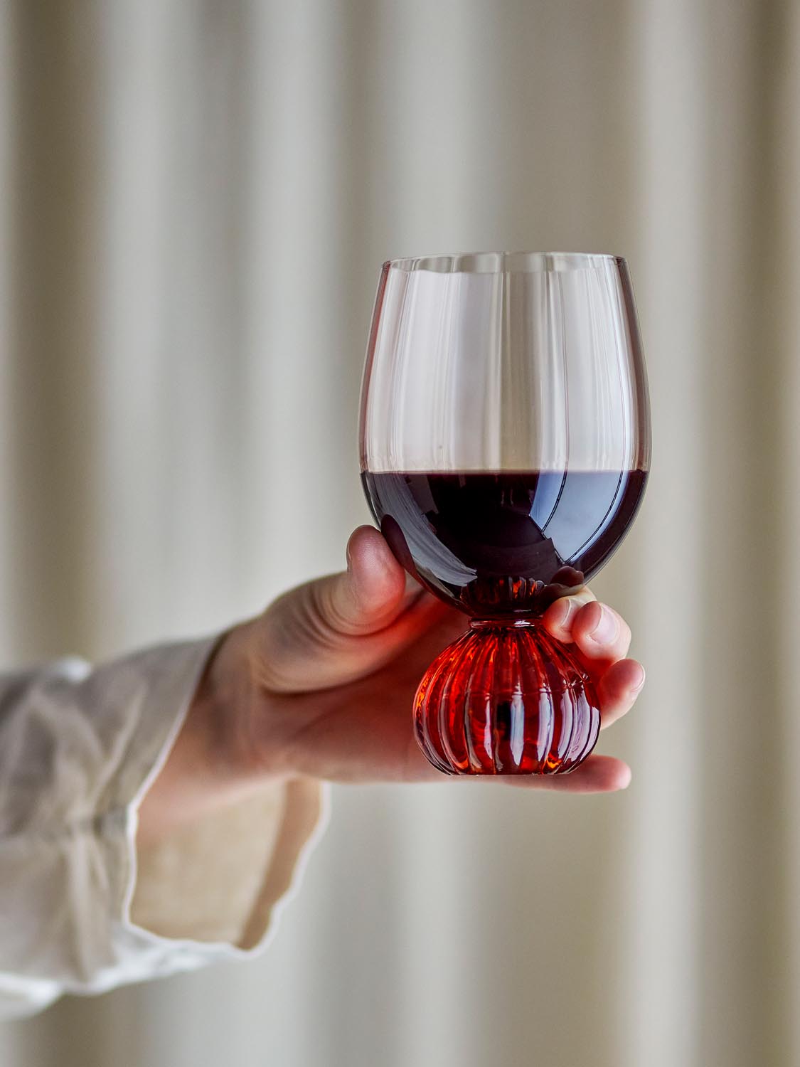 Taurin Weinglas, Rose, Glas in Rose präsentiert im Onlineshop von KAQTU Design AG. Glas ist von Bloomingville