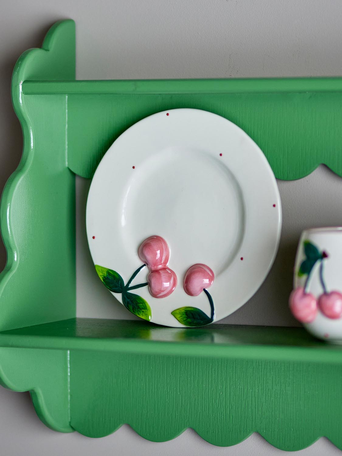 Berrie Teller, Rose, Steingut in Rose präsentiert im Onlineshop von KAQTU Design AG. Teller ist von Creative Collection