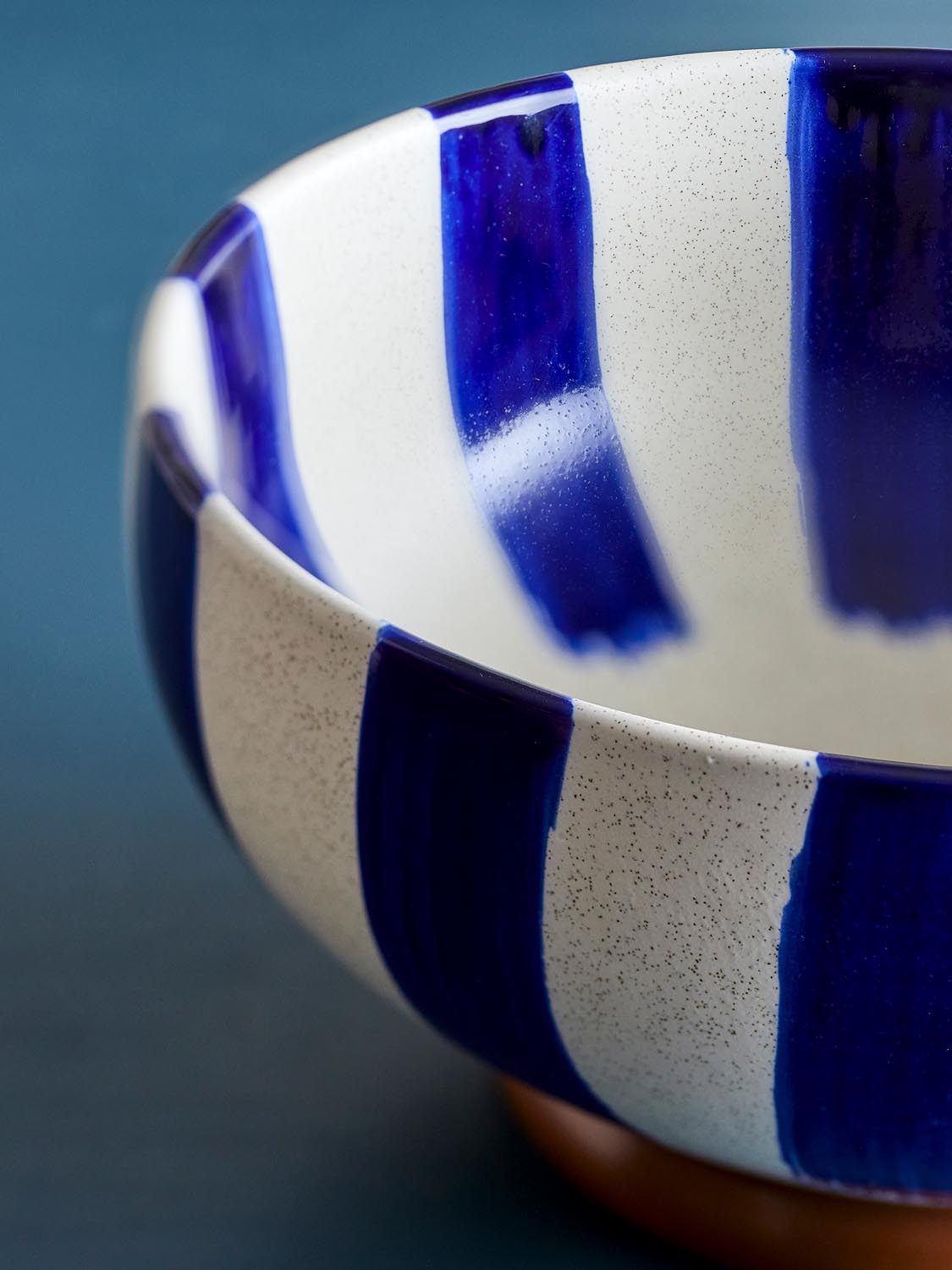 Shakti Schale, Blau, Steingut in Blue präsentiert im Onlineshop von KAQTU Design AG. Schale ist von Creative Collection