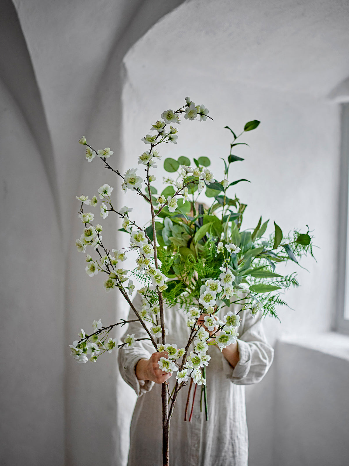 Apple Zweig, Weiss, Künstliche Blumen in White präsentiert im Onlineshop von KAQTU Design AG. Kunstblume ist von Bloomingville