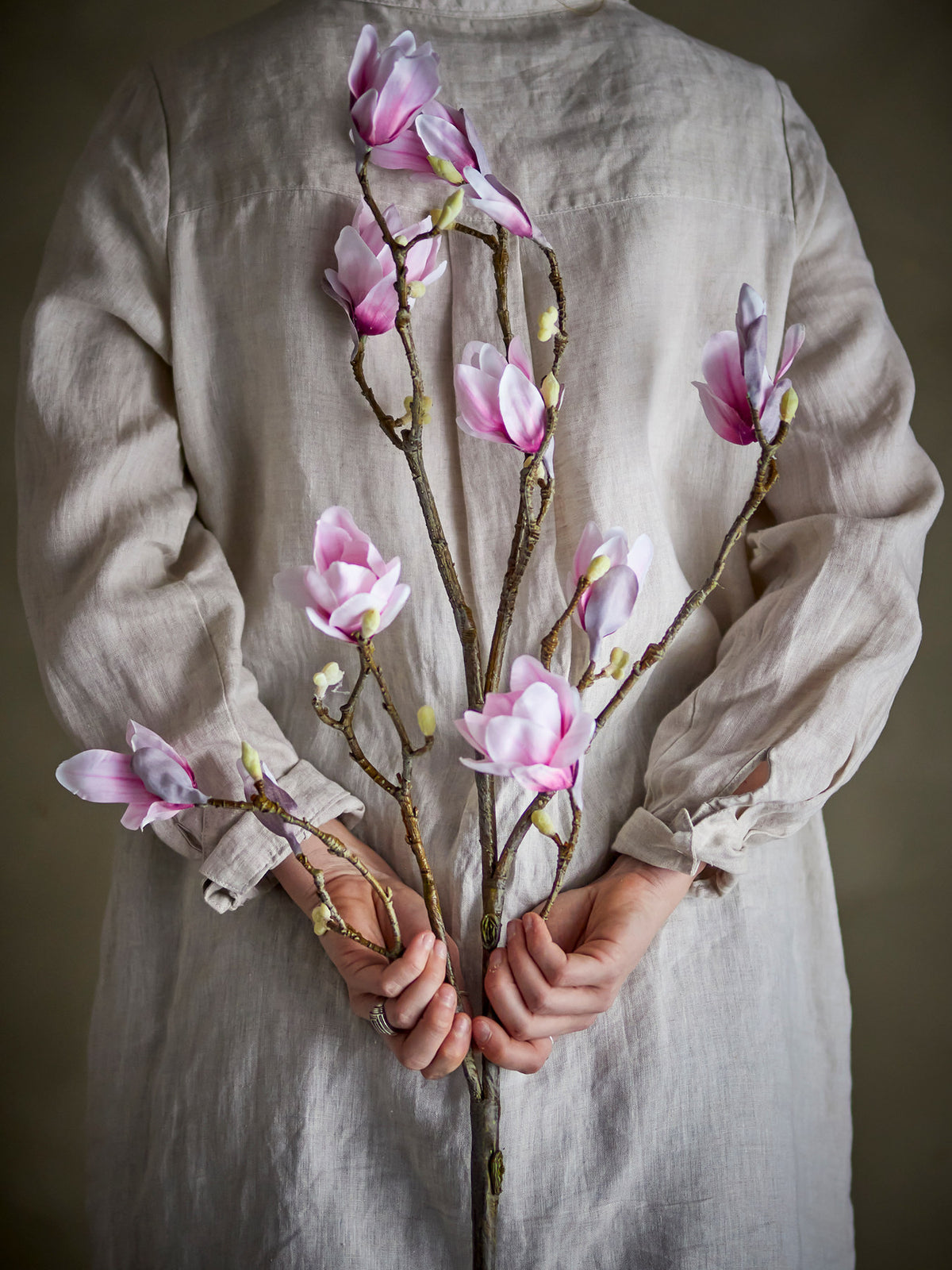 Magnolia Zweig, Rose, Künstliche Blumen in Rose präsentiert im Onlineshop von KAQTU Design AG. Kunstblume ist von Bloomingville