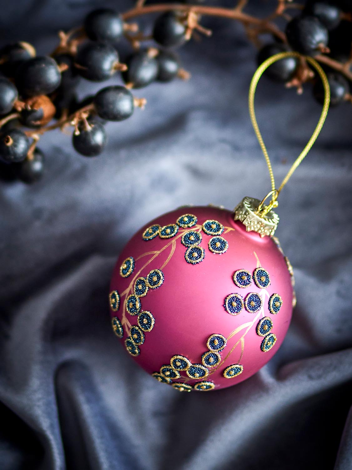 Camia Ornament, Rot, Glas in Red präsentiert im Onlineshop von KAQTU Design AG. Ornament ist von Bloomingville