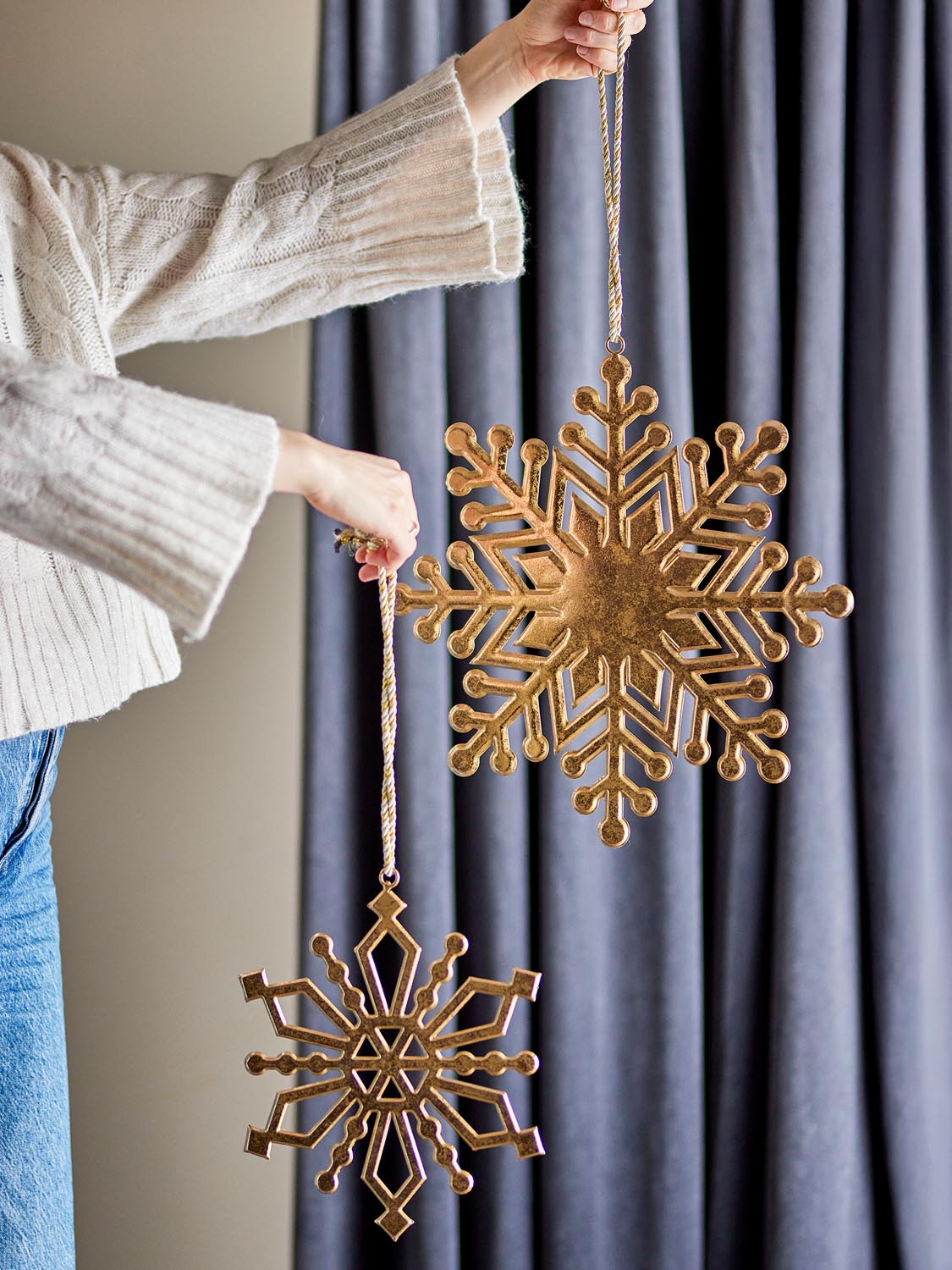 Kanja Ornament, Gold, Metall in Gold präsentiert im Onlineshop von KAQTU Design AG. Ornament ist von Bloomingville