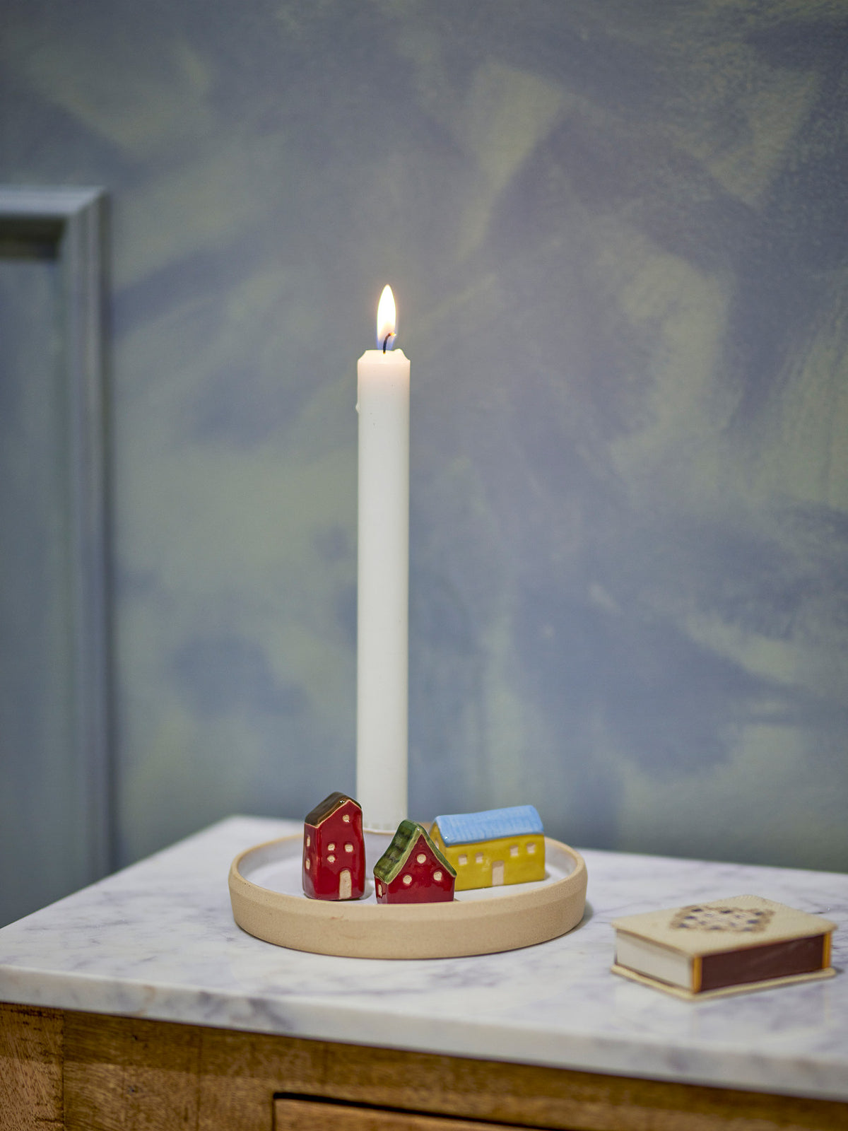 Coze Kerzenhalter, Weiss, Steingut in White präsentiert im Onlineshop von KAQTU Design AG. Kerzenständer ist von Bloomingville