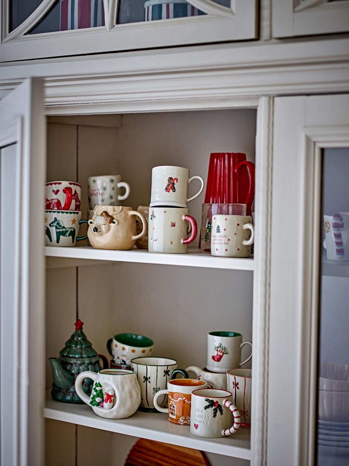 Elvion Teekanne mit Teesieb, Grün, Steingut in Green präsentiert im Onlineshop von KAQTU Design AG. Käsezubehör ist von Bloomingville