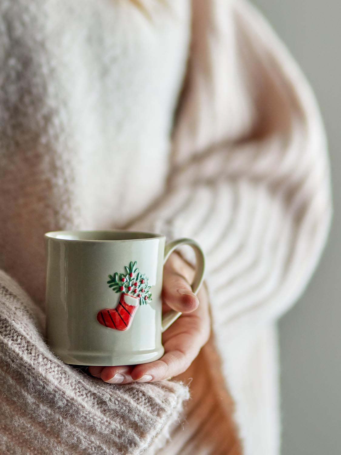 Kenai Tasse, Grün, Steingut in Green präsentiert im Onlineshop von KAQTU Design AG. Tasse ist von Bloomingville
