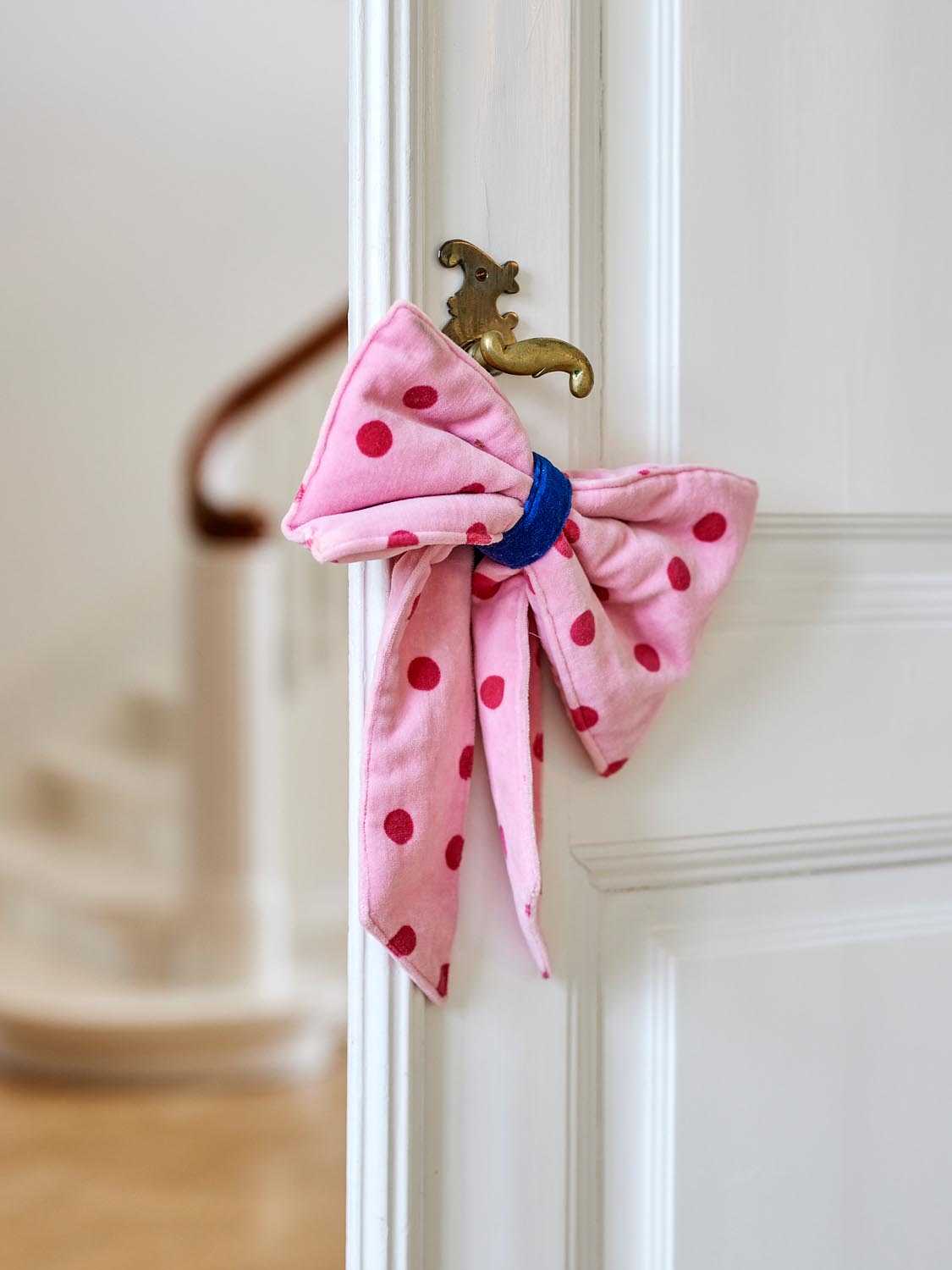 Ruby Dekoration Schleife, Rose, Baumwolle in Rose präsentiert im Onlineshop von KAQTU Design AG. Kunstgegenstände ist von Bloomingville