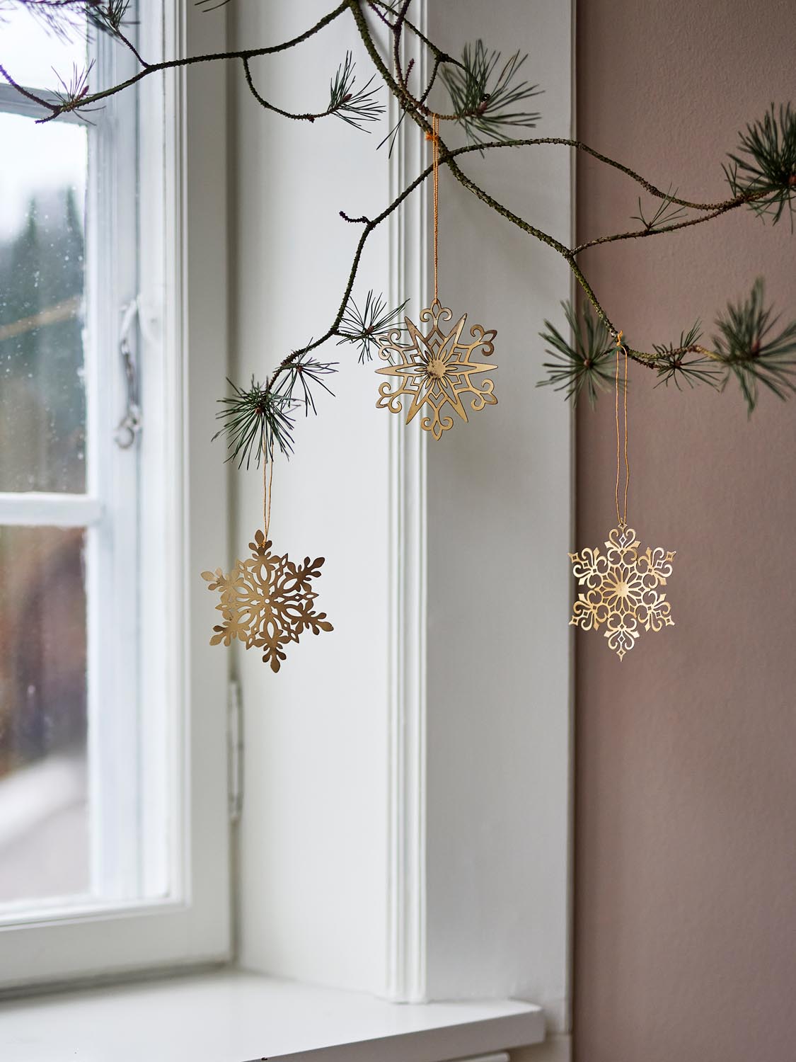 Mani Ornament, Gold, Metall in Gold präsentiert im Onlineshop von KAQTU Design AG. Ornament ist von Bloomingville