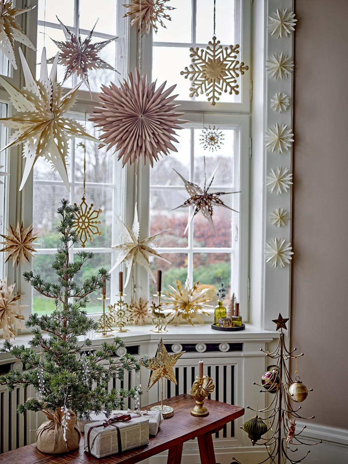 Wen Deko, Gold, Metall in Gold präsentiert im Onlineshop von KAQTU Design AG. Kunstgegenstände ist von Bloomingville