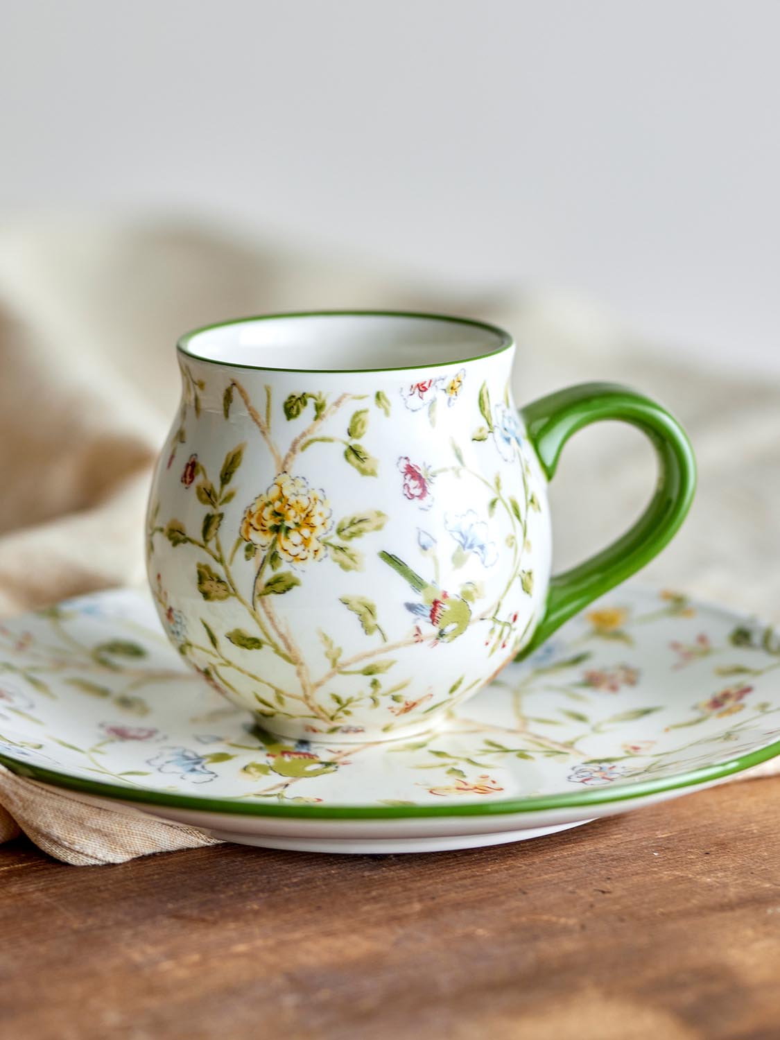 Bloomie Tasse, Bunt, Steingut in Multi präsentiert im Onlineshop von KAQTU Design AG. Tasse ist von Creative Collection