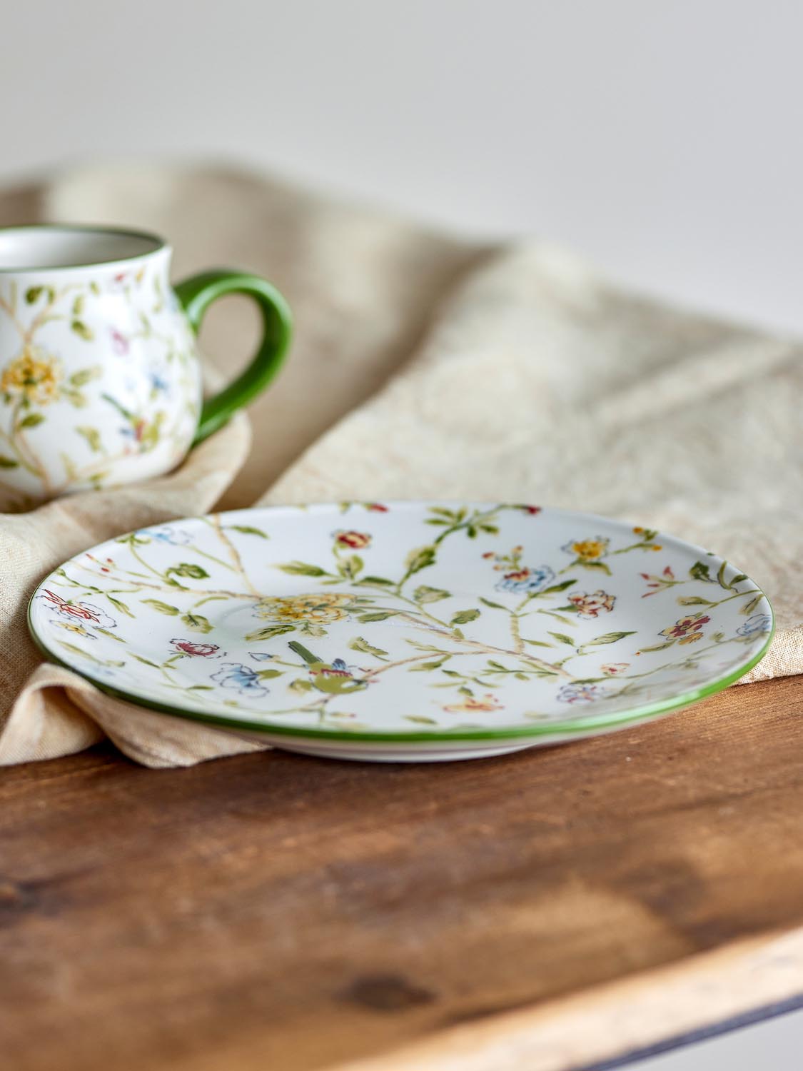 Bloomie Teller, Bunt, Steingut in Multi präsentiert im Onlineshop von KAQTU Design AG. Teller ist von Creative Collection