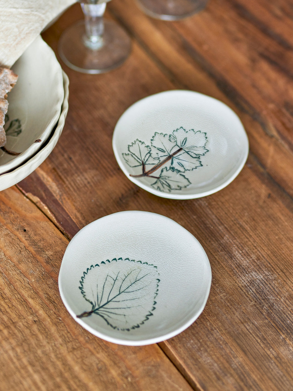 Aubrin Teller, Natur, Steingut in Nature präsentiert im Onlineshop von KAQTU Design AG. Teller ist von Creative Collection