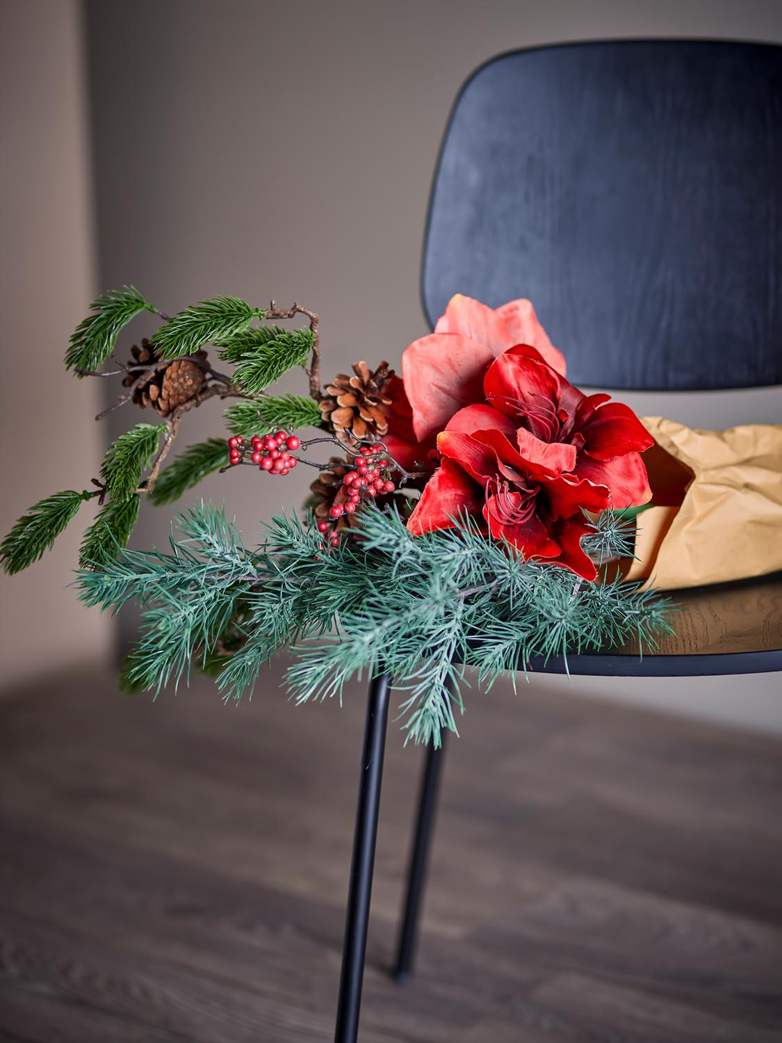 Rubia Blumenstrauß, Rot, Künstliche Blumen in Red präsentiert im Onlineshop von KAQTU Design AG. Kunstpflanze ist von Bloomingville