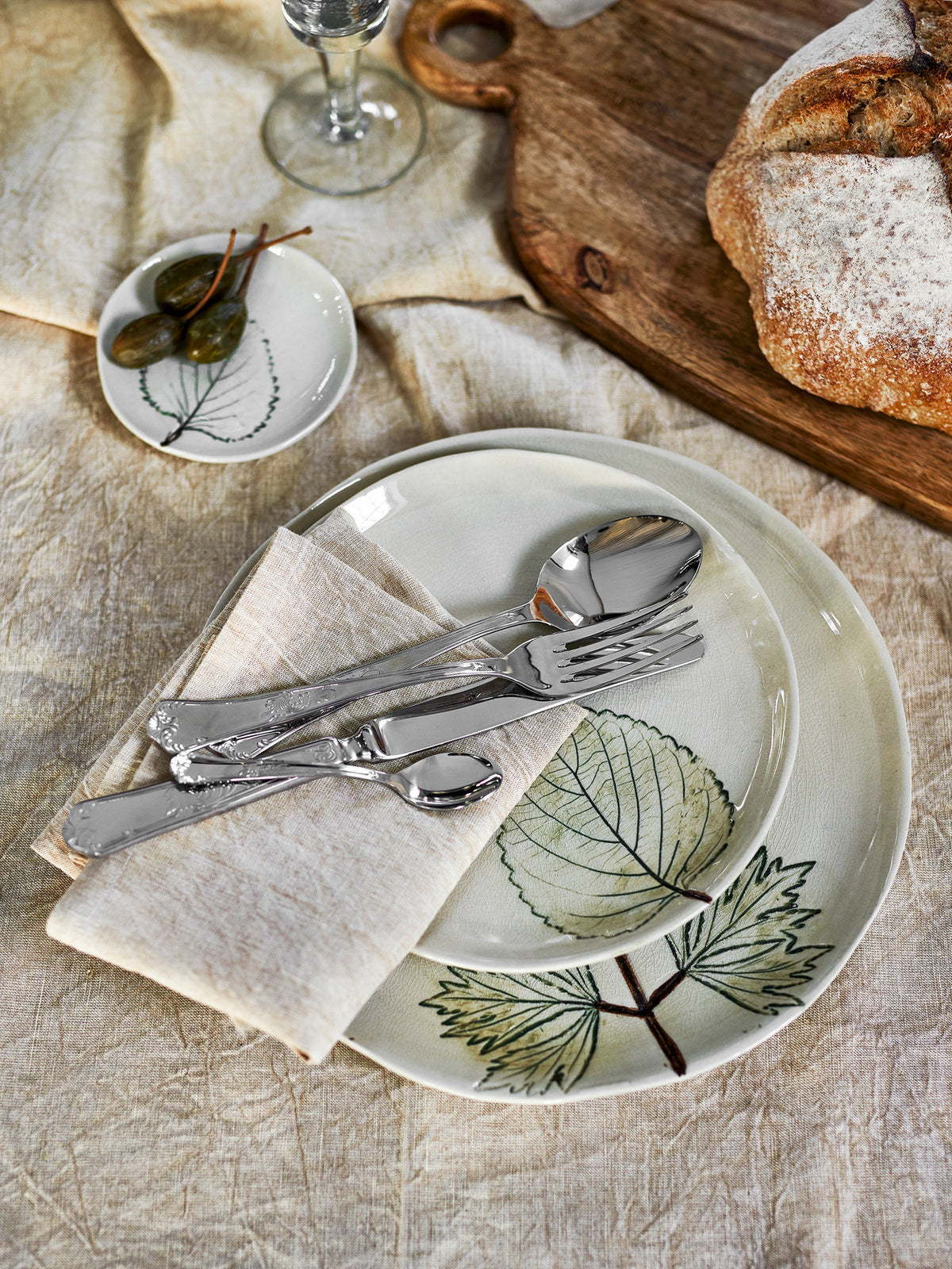 Aubrin Teller, Natur, Steingut in Nature präsentiert im Onlineshop von KAQTU Design AG. Teller ist von Creative Collection