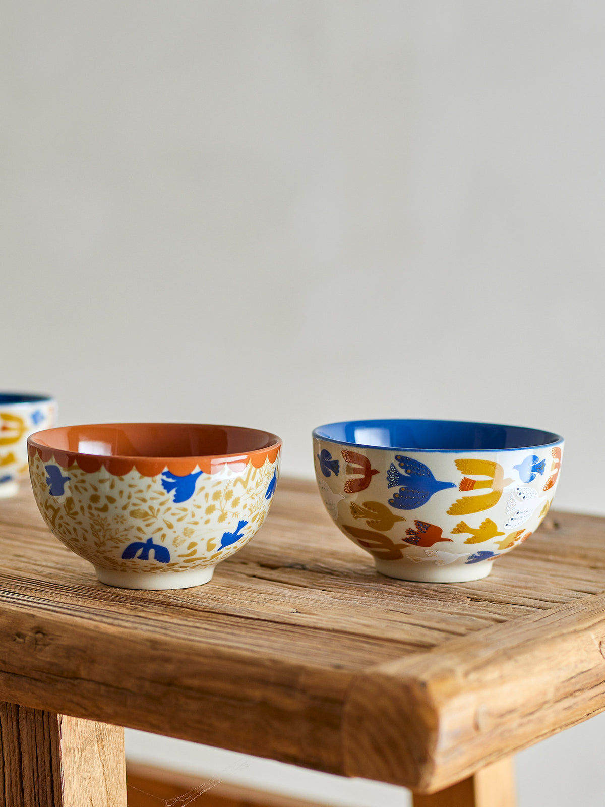 Anniversary Schale, Bunt, Steingut in Multi präsentiert im Onlineshop von KAQTU Design AG. Schale ist von Bloomingville