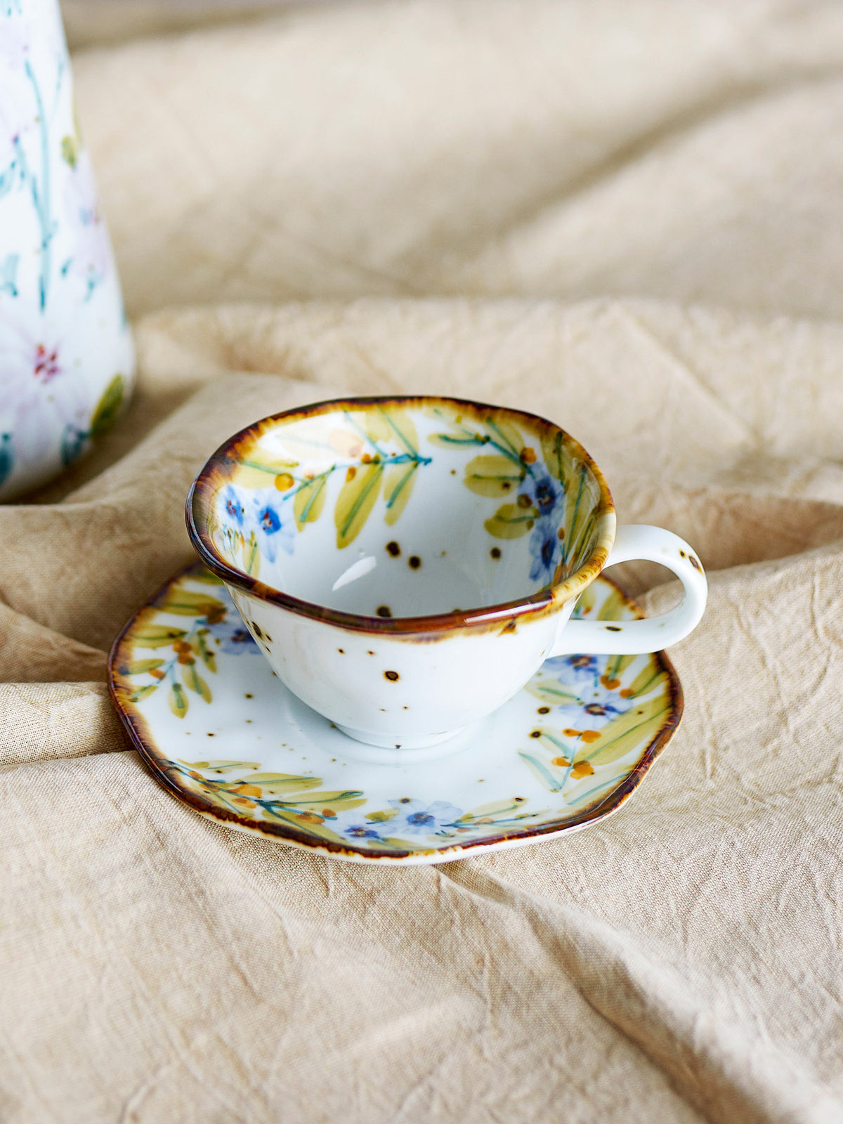 Savina Tasse mit Untertasse, Bunt, Steingut in Multi präsentiert im Onlineshop von KAQTU Design AG. Tasse ist von Creative Collection